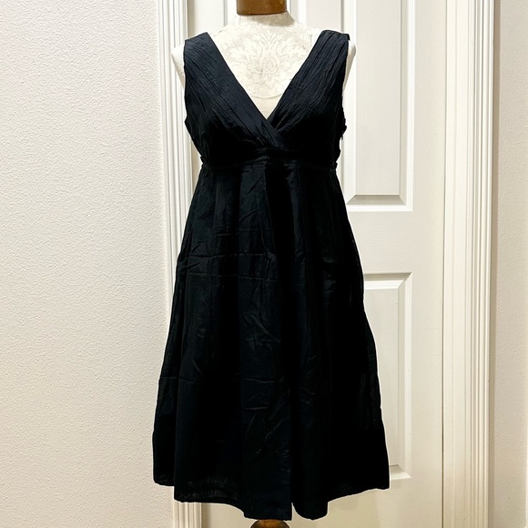 Gap Beautiful Sleeveless Fit & Flare LBD, Silk Blend, Fully Lined Midi Dress- 10 - Picture 1 of 17